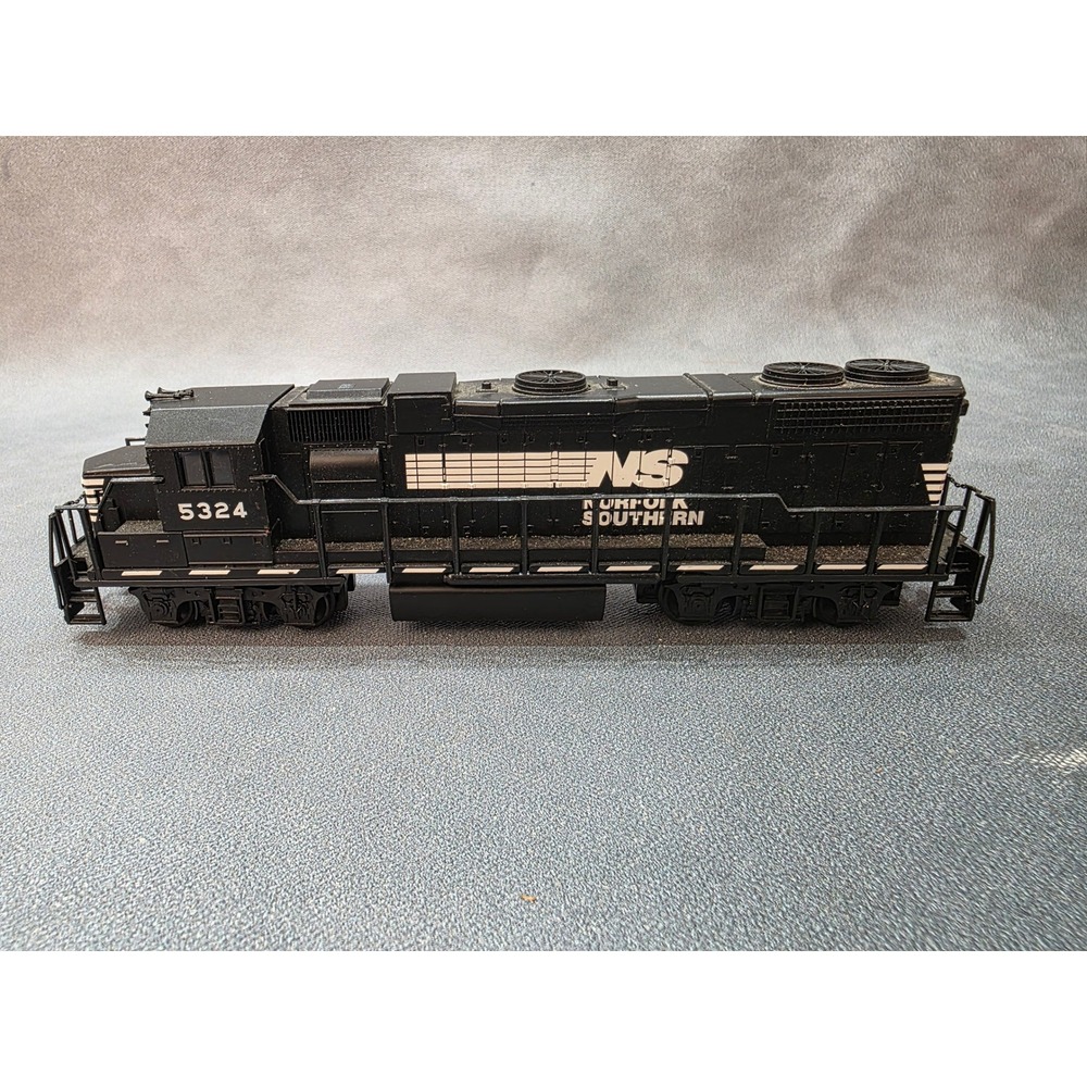 Life-Like HO Scale Norfolk Southern GP38-2 Diesel Locomotive Train 5324 Black
